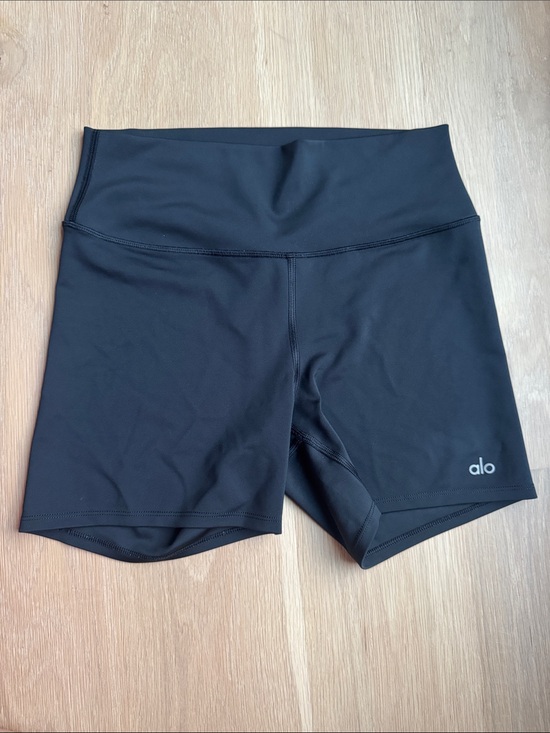 ALO Yoga Pants - ALO Yoga Black High-Rise Bike Shorts